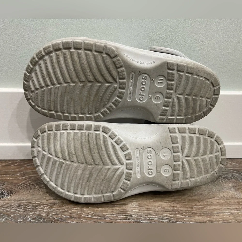 Men’s (9)/ Women’s (11) Crocs, Grey